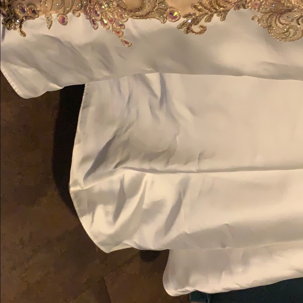 Clothing - Picture 4 of 5